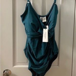 CALVIN KLEIN ONE PIECE SWIM SUIT     SIZE 18